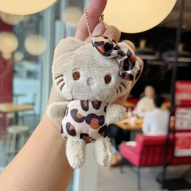 2025 nouveau Hello Kitty imprimé léopard en peluche porte-clés Sanrio créatif arc en peluche poupée fille sac à dos pendentif fermeture éclair accessoires jouets