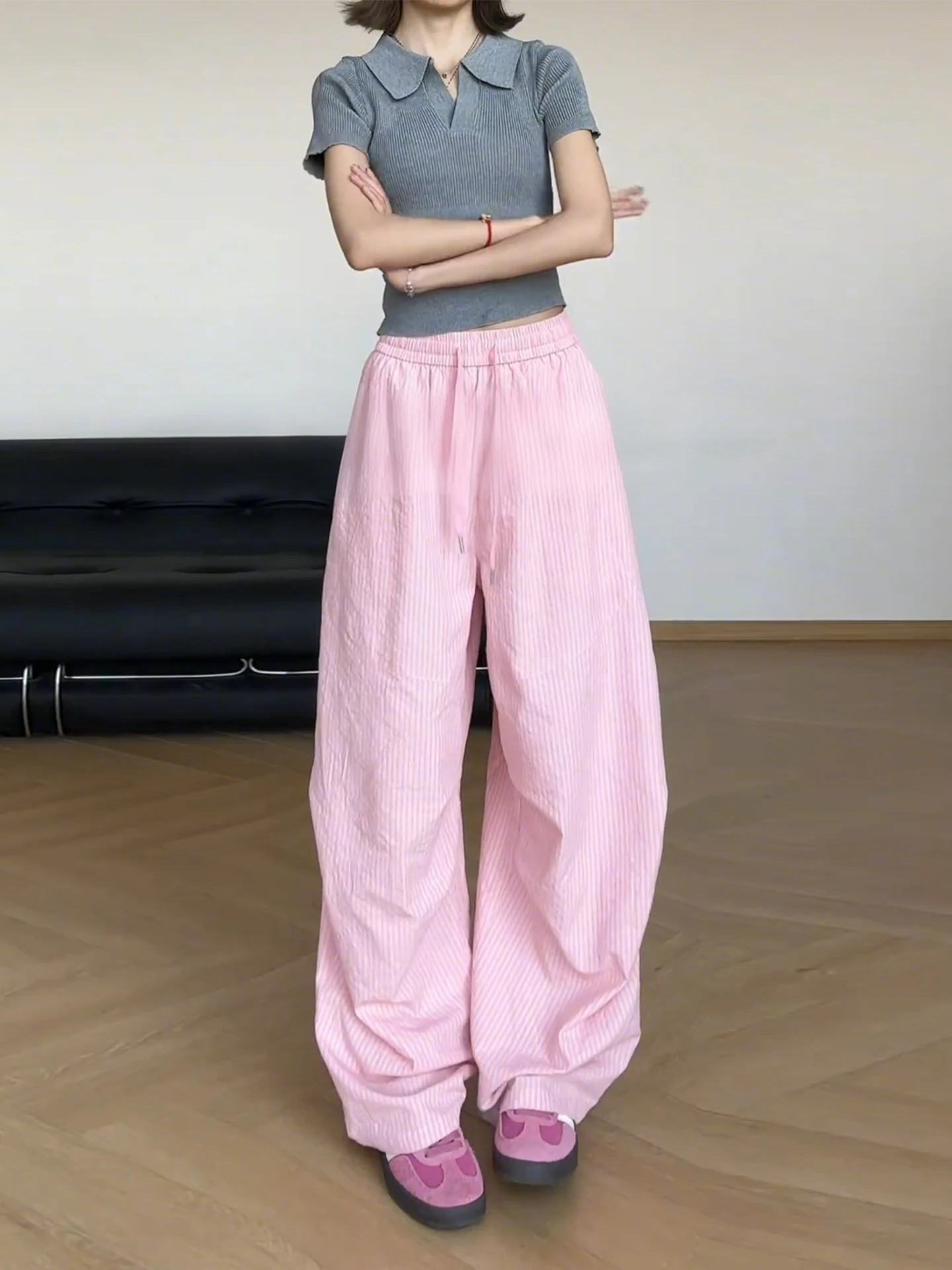 ピンクのストライプ柄ハイウエストカジュアルパンツ、薄手ヒップホップアイスシルクブレードパンツ、ダンス用ワイドレッグルーズフィットパンツ、女性用サマーパンツ