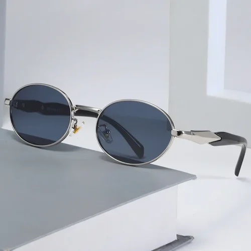 Imagen 2 del producto Gafas de sol ovaladas de Metal Retro a la moda y a la moda, gafas versátiles de tendencia para fotografía callejera a la moda para mujer, gafas con protección UV400