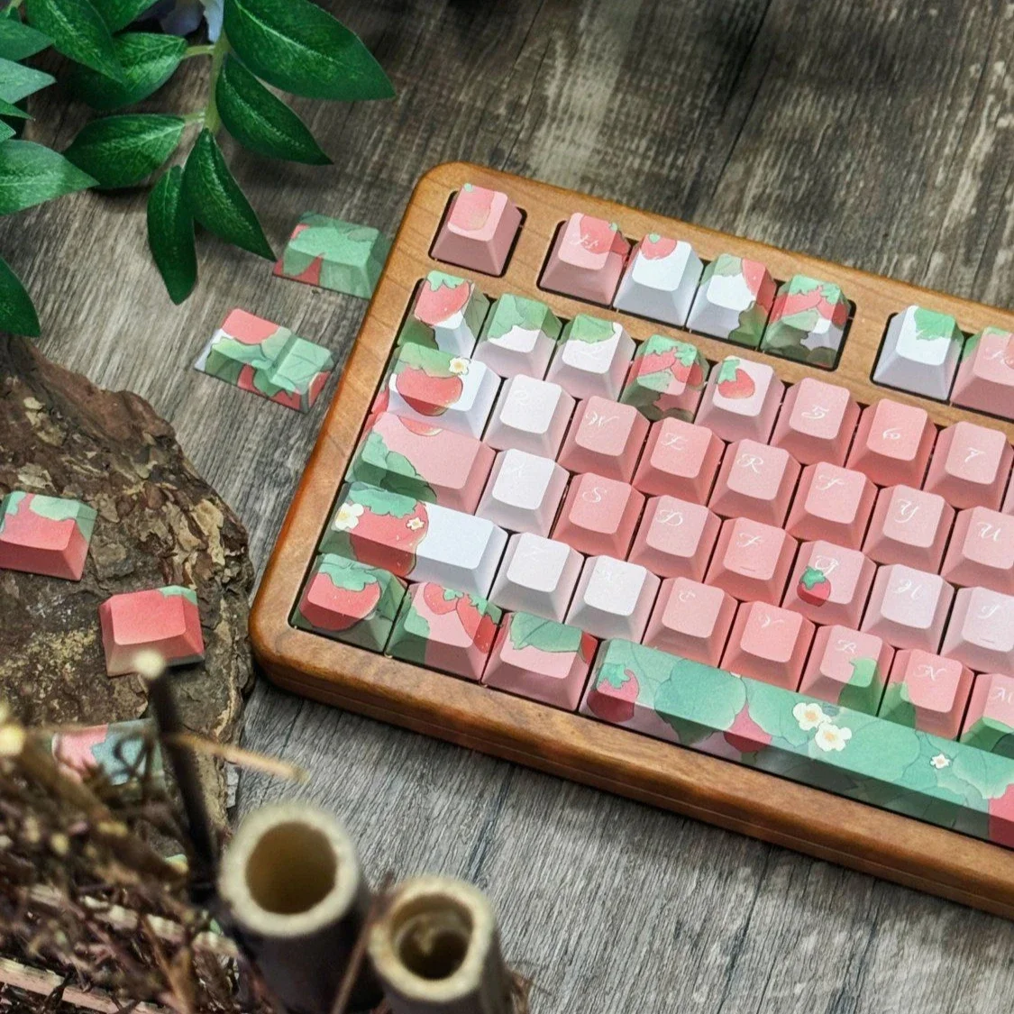 

Strawberry Duoduo, the original side engraving is impervious to mechanical keyboard keycaps, all five sides are hot sublimation