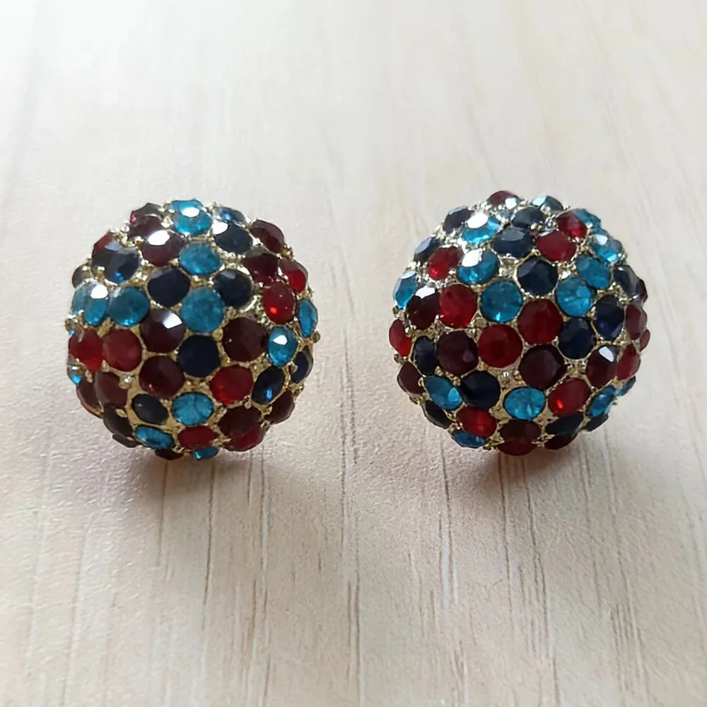 Exquisite hemispherical retro style, personalized fashion, versatile temperament, high-end alloy earrings