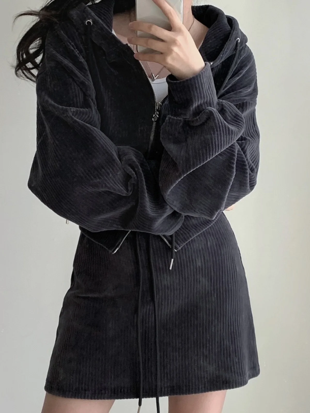 سترة من القطيفة المضلعة وتنورة قصيرة عالية الخصر طقم نسائي من قطعتين مضاد للشيخوخة أزياء خريفية عصرية بسحاب وأكمام طويلة #4