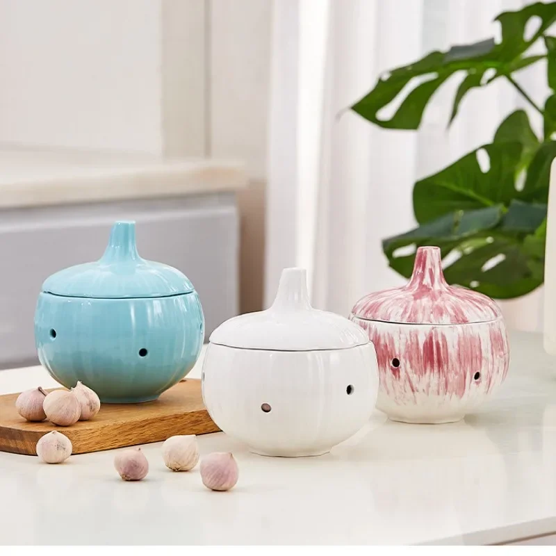 

Ceramic Garlic Storage Jar with Lid Sealed Jar Hollowed Out Moisture Proof Mildew-proof Kitchen Utensils Irregular Storage Jar