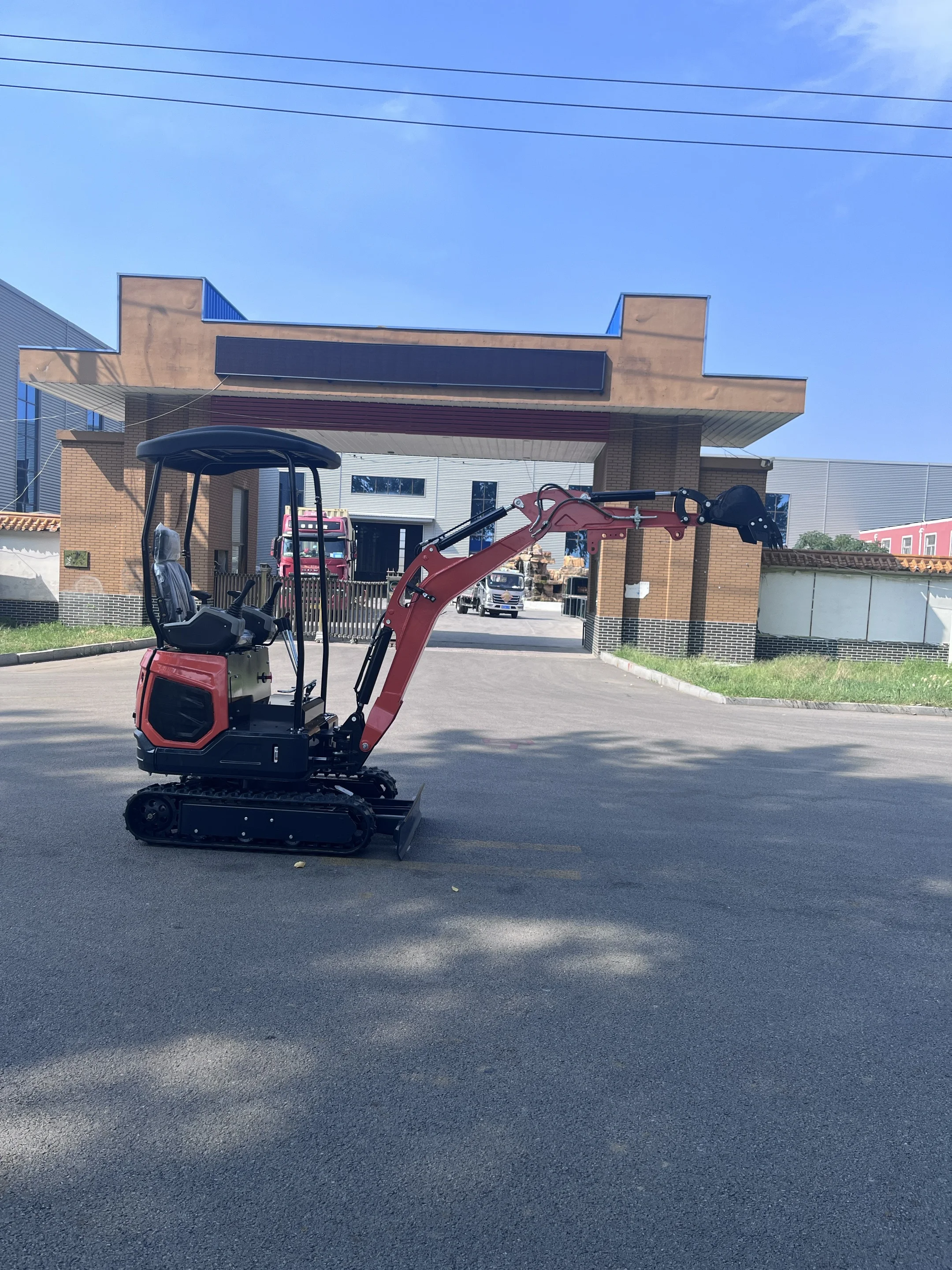 

Real Mini Hydraulic Excavator Pilot Control 1.8 Tons Customizable Chinese Manufacturer Small Excavator for Construction