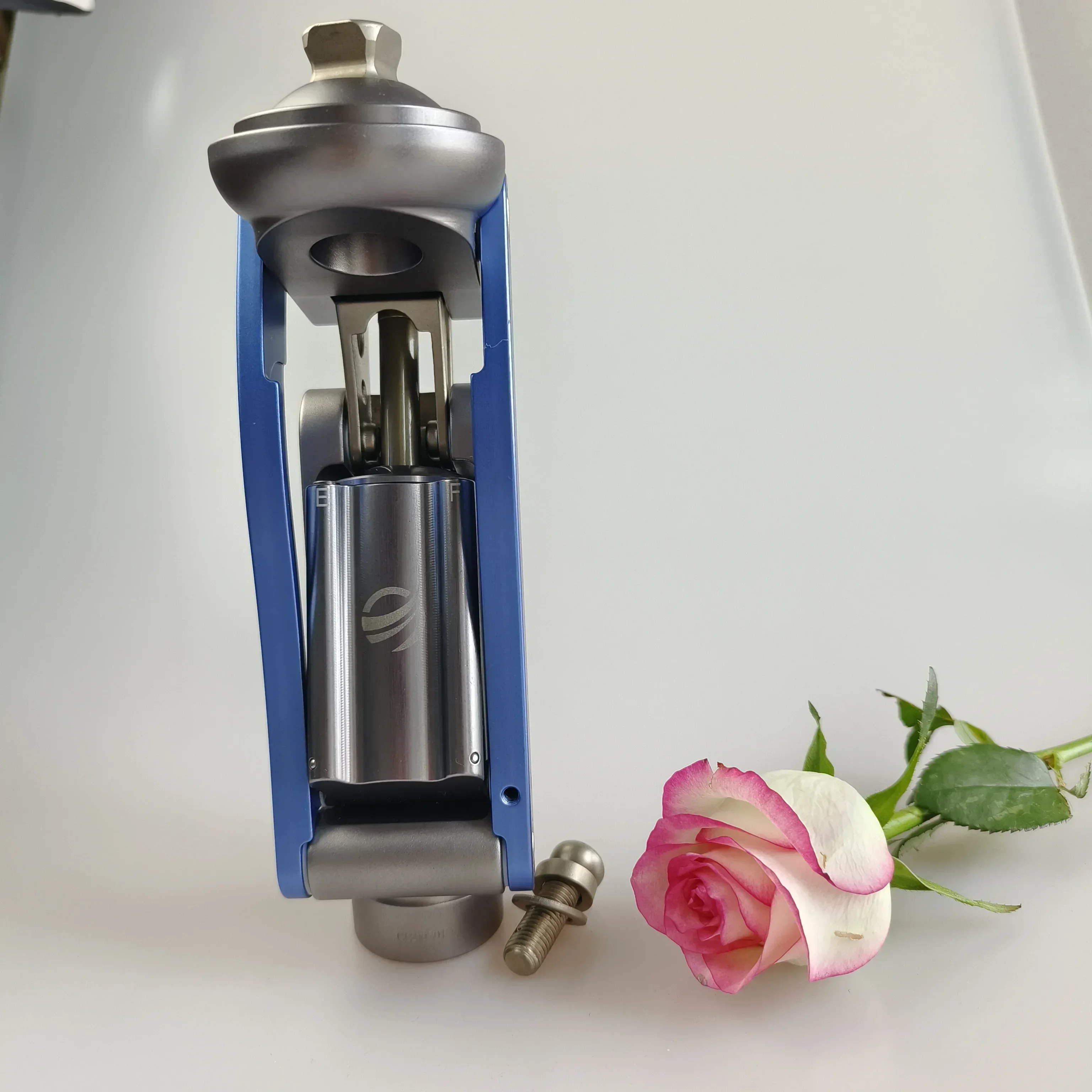 Artificial Limbs Medical Prosthetic Leg Knee Joint Five Bar Pneumatic Knee Joint for Amputee