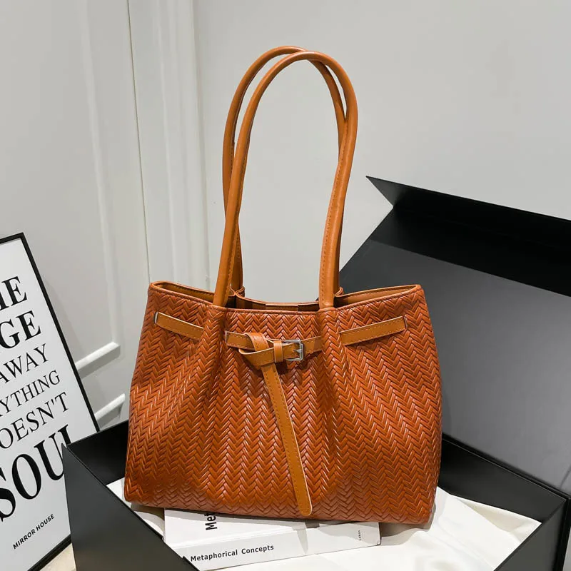 

Новинка осени и зимы 2025 года. Модная и нишевая женская сумка через плечо, модная повседневная и ретро-сумка-тоут.