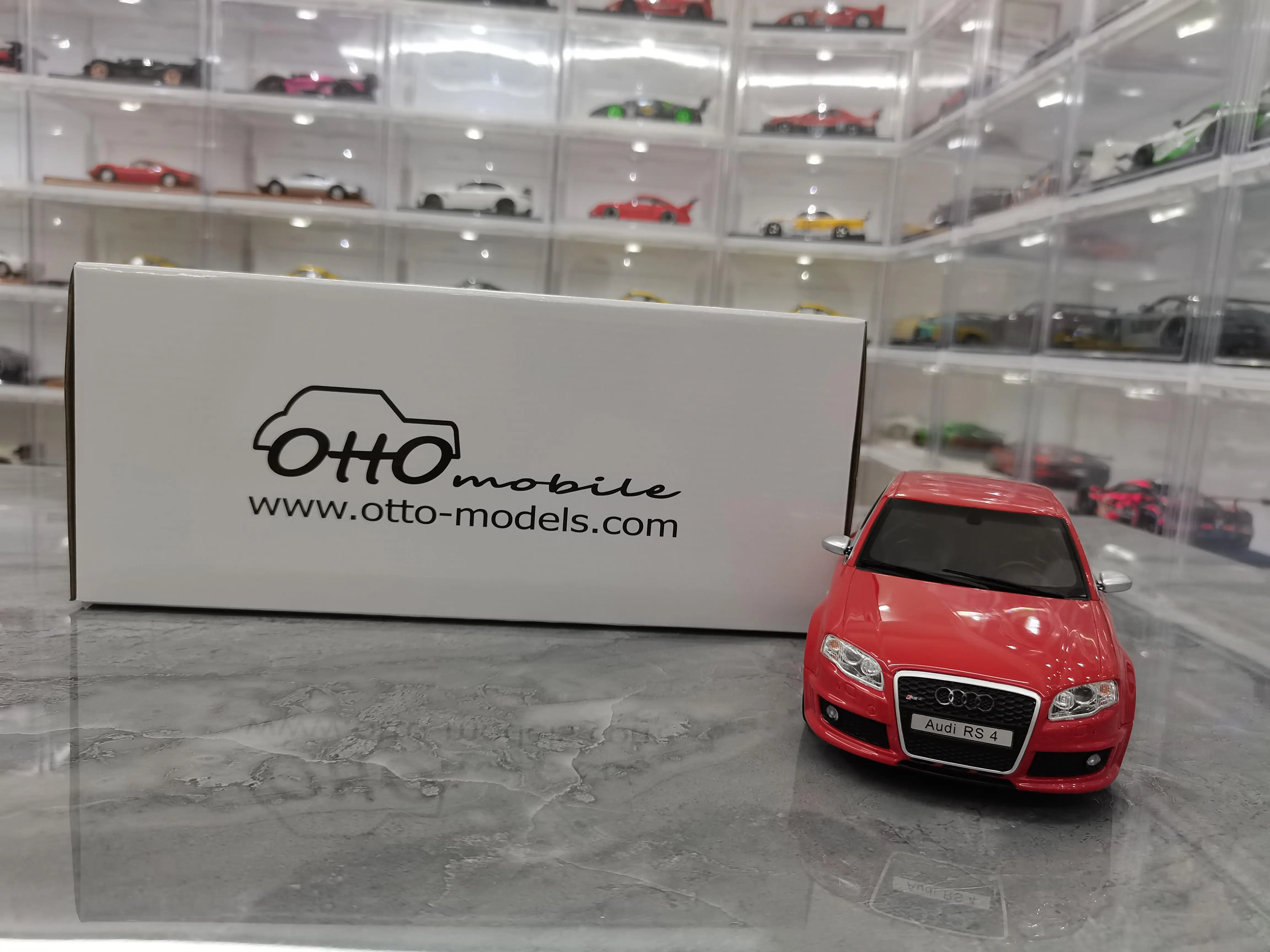 Otto 1/18 foraudi rs4 b7限定版シミュレートされた樹脂コレクションdie-cast合金車の装飾モデルおもちゃギフト