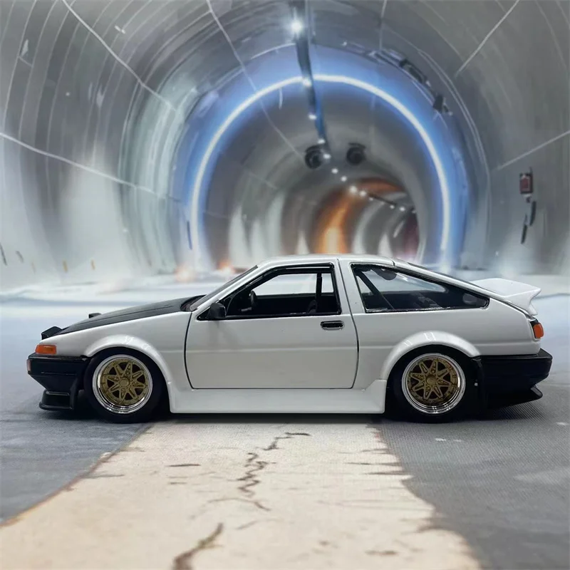 Jada Toyota AE86 첫 1/24 텍스트 D 시뮬레이션 실제 합금 자동차 모델, 두부 가게 장면 디스플레이, 소년 선물 컬렉션 장난감