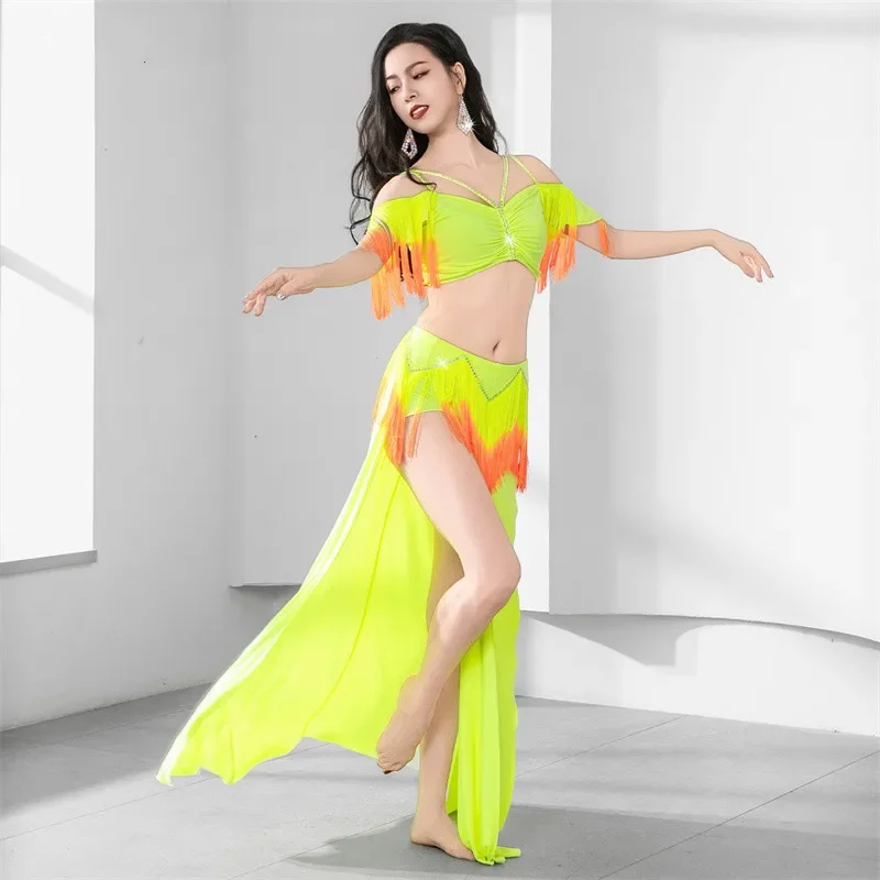 

Women 2 Piece Bellydance Costume Short Sleeve Skirt Tassel Swing Skirt Sexy Side Plit Dancer Performance Outfit Contrast Color