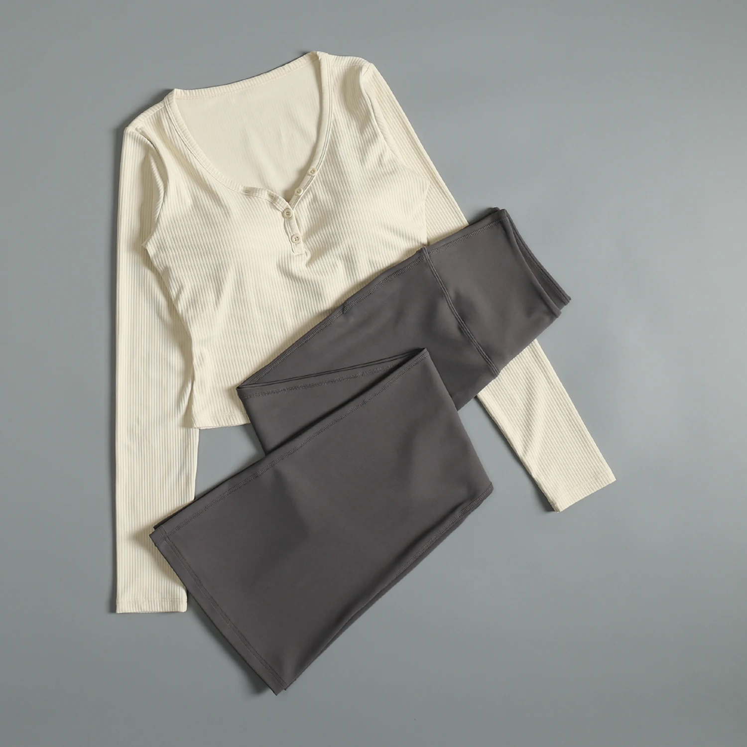 秋の女性用ヨガスーツ、プロのジムエクササイズ、朝のランニング、速乾性、胸パッド付き、スポーツスリムロング