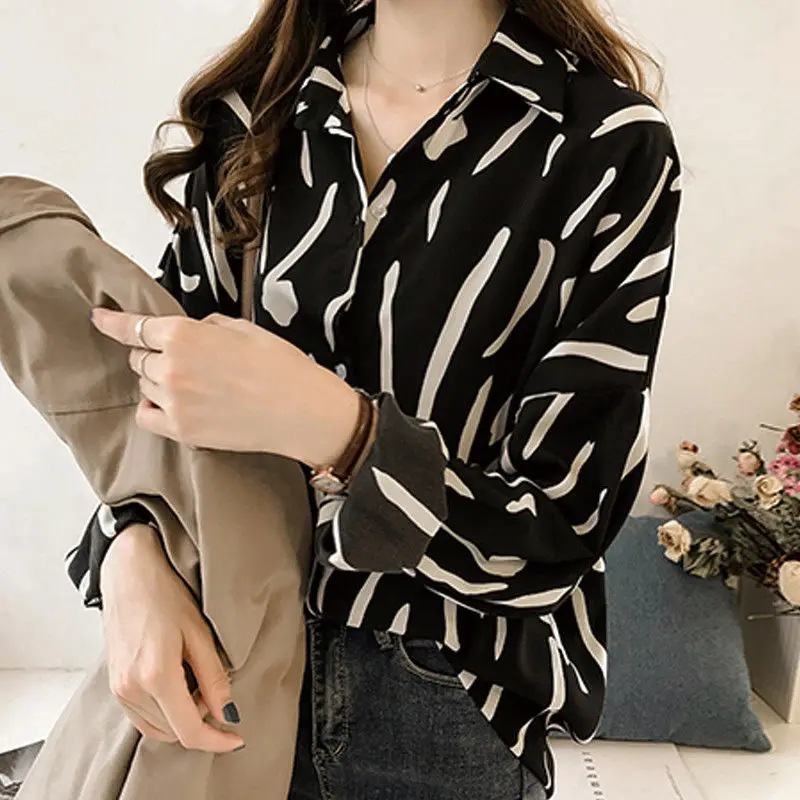 Fashion Lapel Button Loose Printed Shirt Women\'s Clothing 2022 Autumn New Oversized Casual Tops All-match Office Lady Blouse