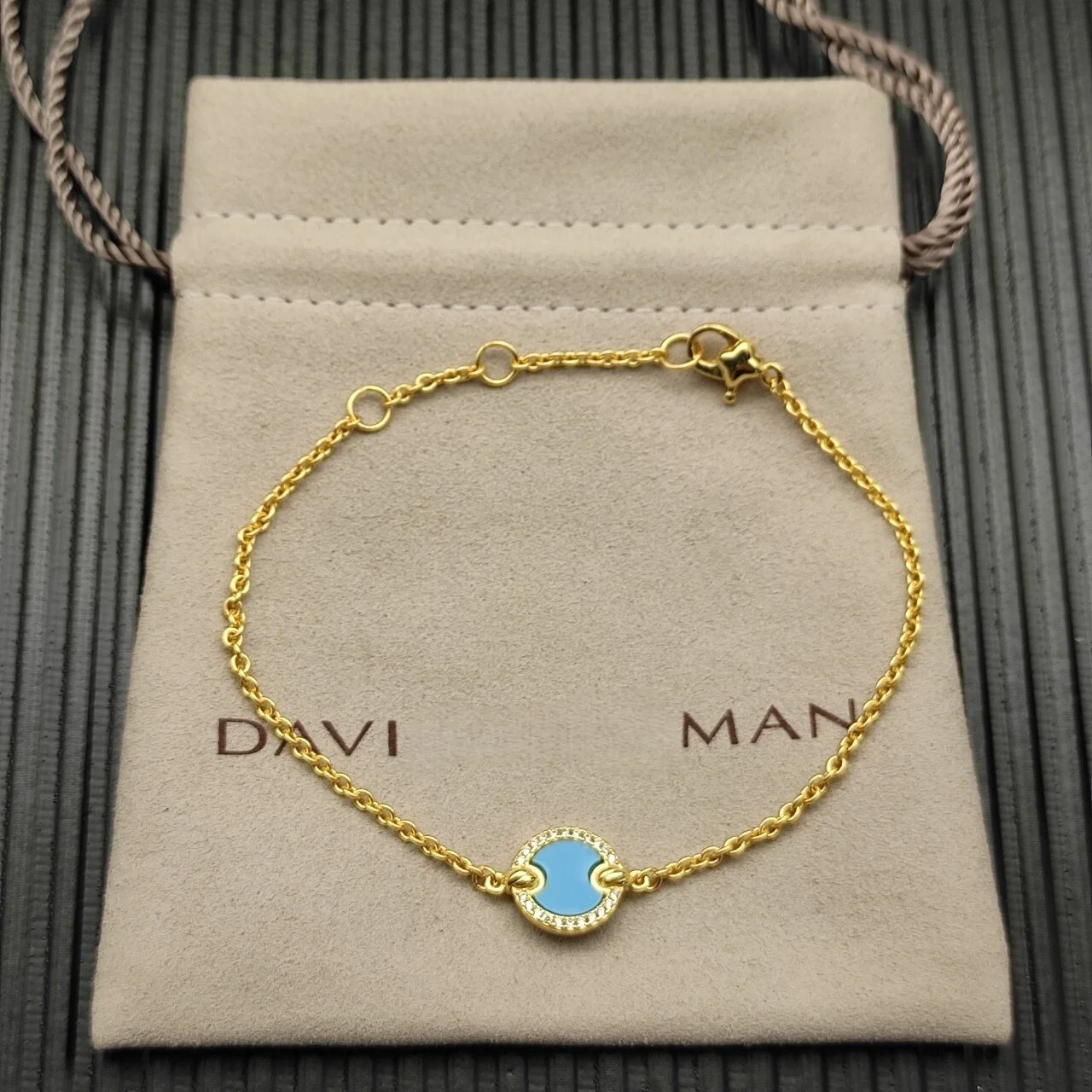 سوار DY بتصميم جديد لعام 2025 للرجال والنساء مجموعة أنيقة 2025 سلسلة DY أنيقة بتصميم معاصر