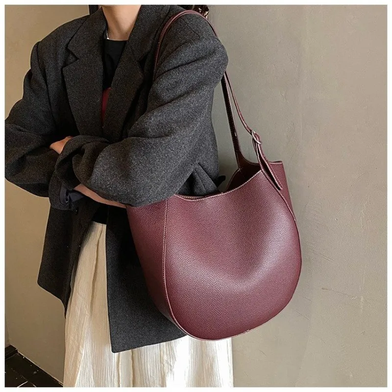 

Women's Faux Leather Crescent Hobo Shoulder Bag with Adjustable Strap, Casual Style for Daily Errands & Weekend Outings