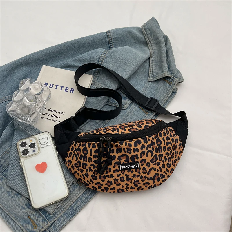 Large leopard print breast Bag Large capacity shoulder bag Crossbody bag The latest waist waist bag for summer 2024