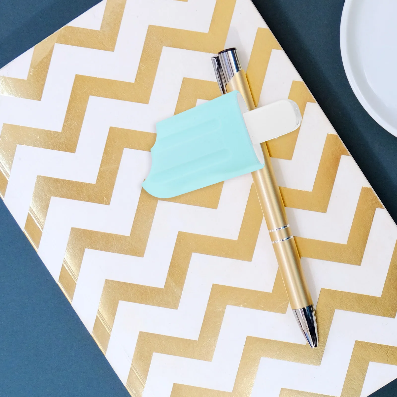 

6Pcs Cute Cartoon Highlighter Pens Assorted Color Small Highlighters for Studying Scrapbooking DIY Notes Art Projects Portable