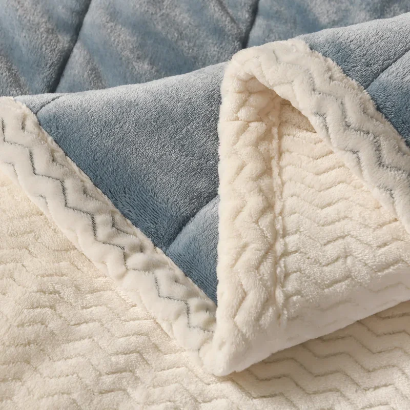 Coral Fleece Autumn Winter Warm Blankets for Bed 3 Layers Thicken Flannel Blanket Quilt Soft Comfortable Warmth Quilts Washable 5