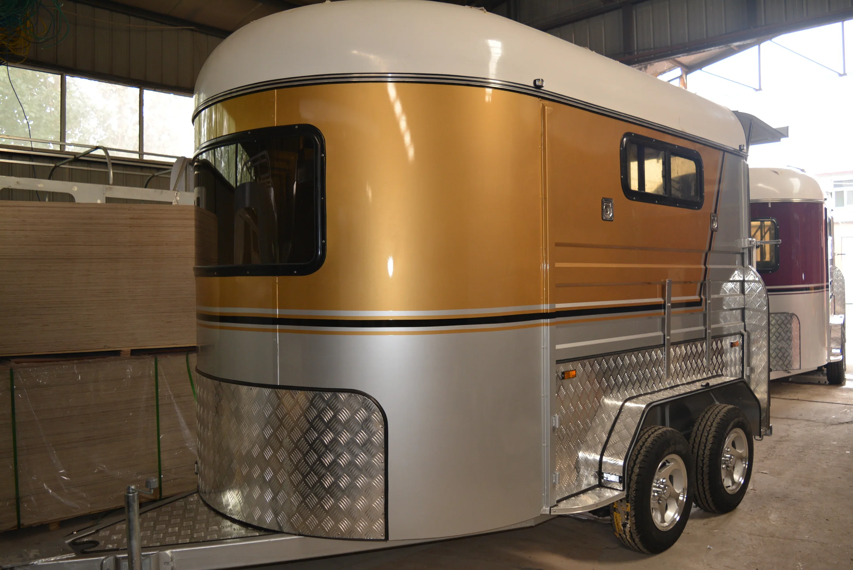 2024 Hot Sale 2 Horse Trailer Angle Load Standard With No Rotting Floor Used By Warmblood Horses 2HAL-S