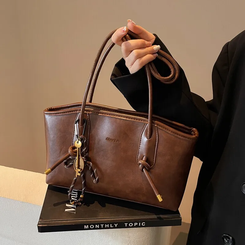 

High-Grade Texture Large Capacity Women's Bag 2026 New Autumn Winter Vintage Commute Shoulder Underarm Bag Soft Leather Bag