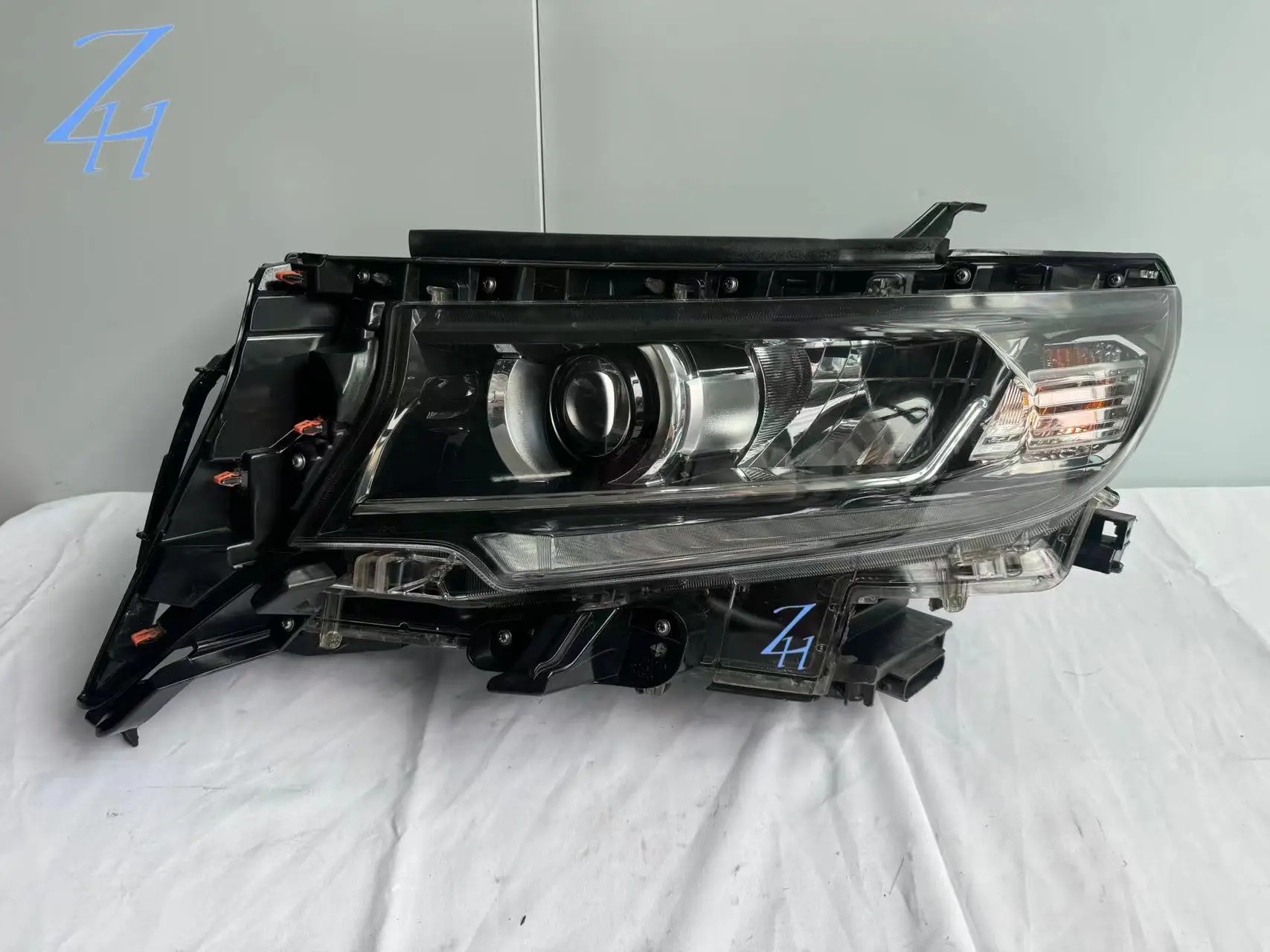 For2018-2021 Toyota Prado Automotive Headlights High configuration LED headlight accessories LANDCRUISER original manufacturer