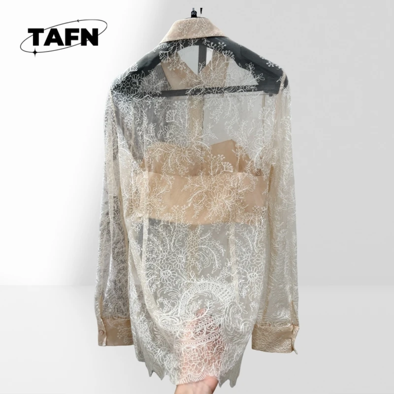 女性の白シャツクラシックボタンブラウスレディースクラシックフィットシャツエレガントなボタンダウンブラウス長袖カジュアル AF3031