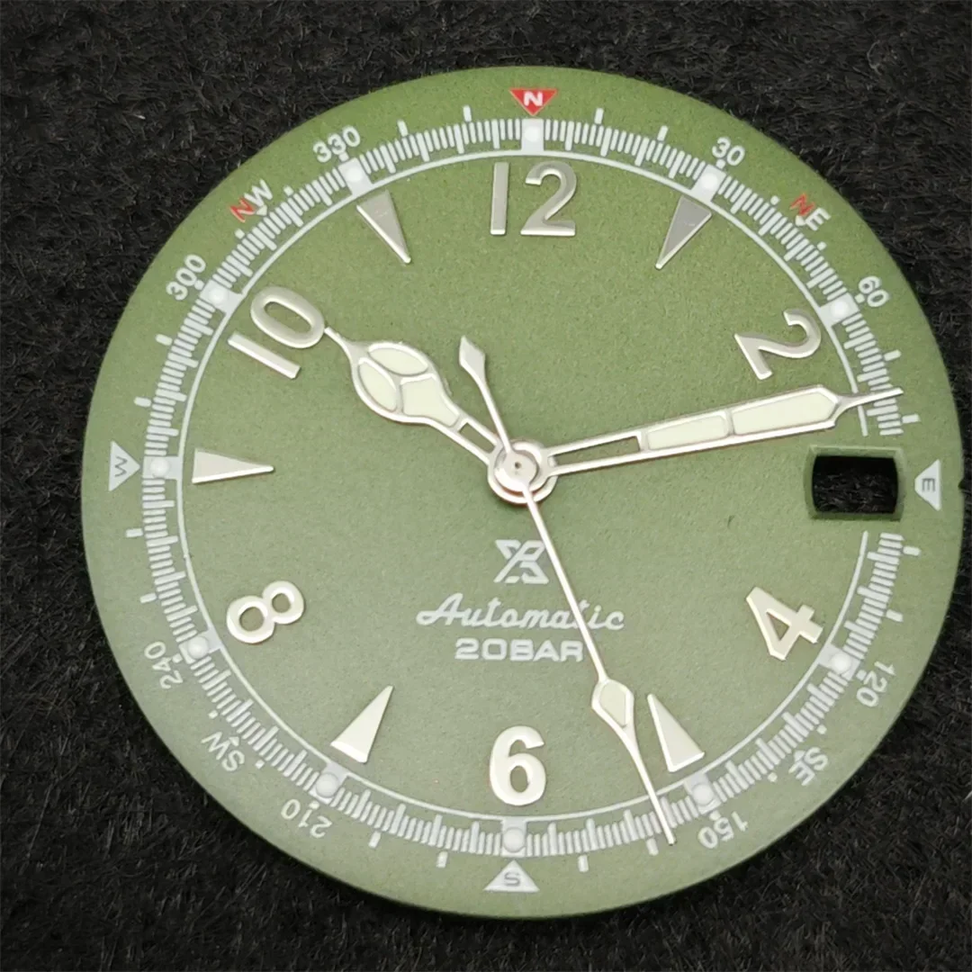 28.5 ملم NH35 ساعة بقرص ساعة يد باللون الأخضر/الأسود مع أداة إكسسوارات وجوه ساعة مضيئة باللون الأخضر لحركة NH35 / 4R35