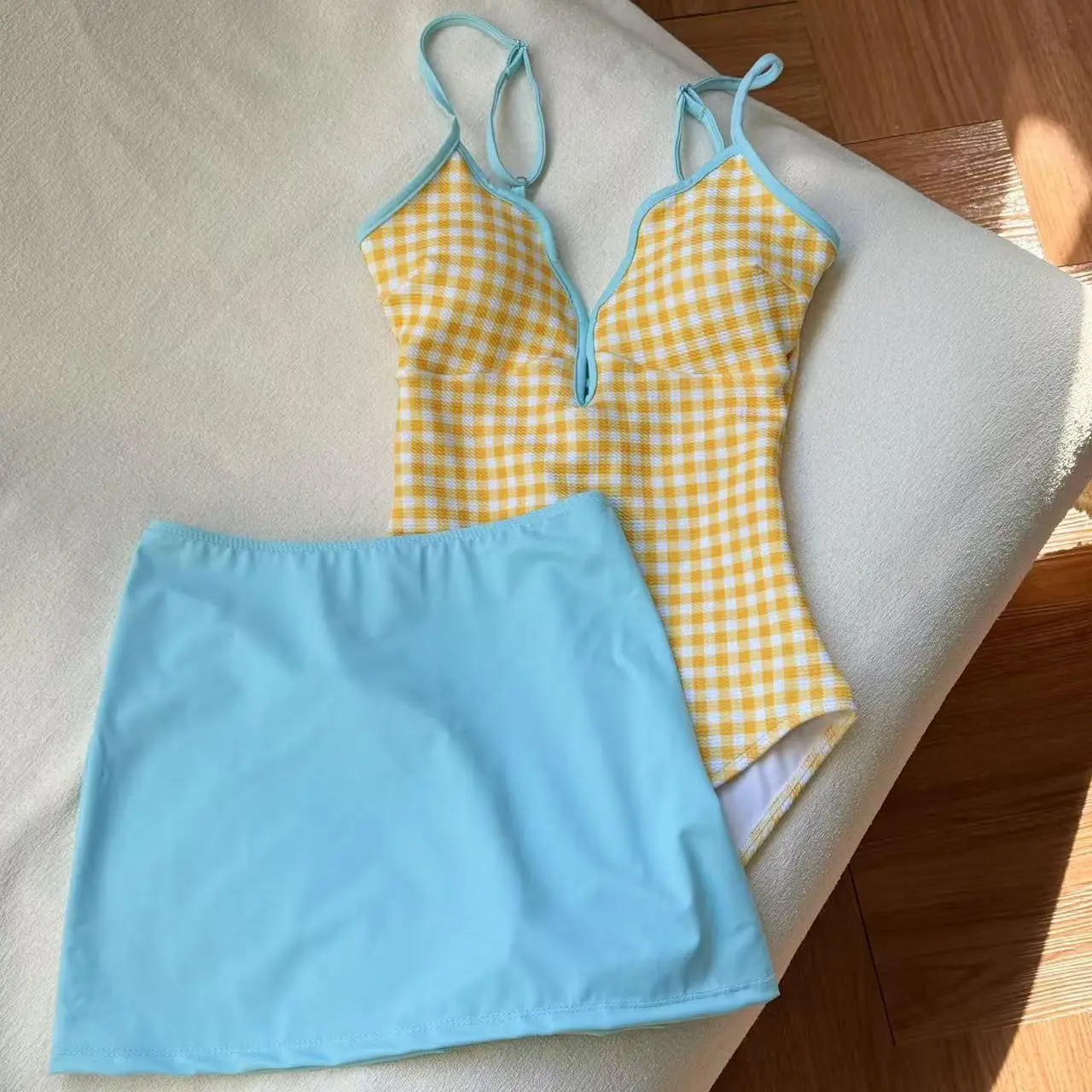 2025 ชุดว่ายน้ําสตรีน่ารักสีเหลือง & Blue Checkered One- Piece & ชุดบิกินี่Slimmingชุดว่ายน้ําวินเทจชุดว่ายน้ําเอวสูงRopa