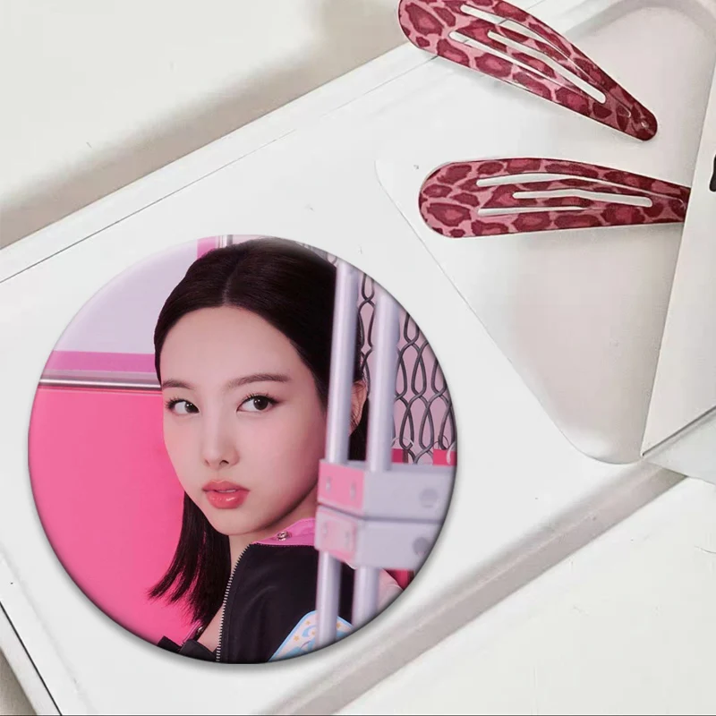 Broches de cantor de música pop, emblema do grupo de duas garotas, feito à mão, requintado, lindo, alfinetes esmaltados para mochila, acessórios de roupas, presentes