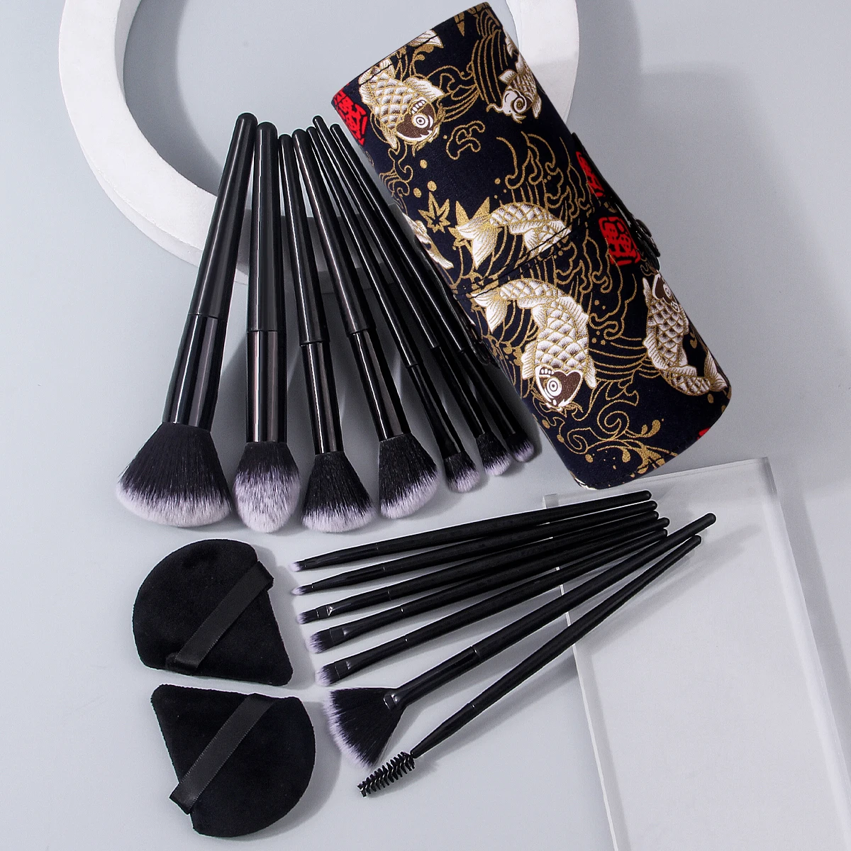 17 قطعة من فرشاة البودرة السائبة، مجموعة فرشاة أحمر الخدود وفرشاة المكياج، نفخة مسحوق مثلثة ناعمة، دلو تخزين ذو سعة كبيرة