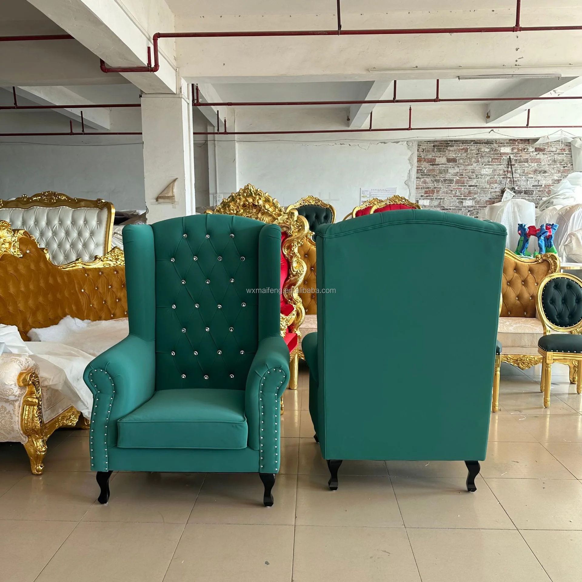 2026Hot Selling Luxury White and Single Sofa Golden High Back Banquet Wedding Classic King Queen Royal Throne Chair