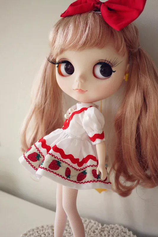 

Blythe dress 1/6 Strawberry skirt and tiara dress 30 cm bjd toy cloth (Fit for Pullip,Ob24, Licca)