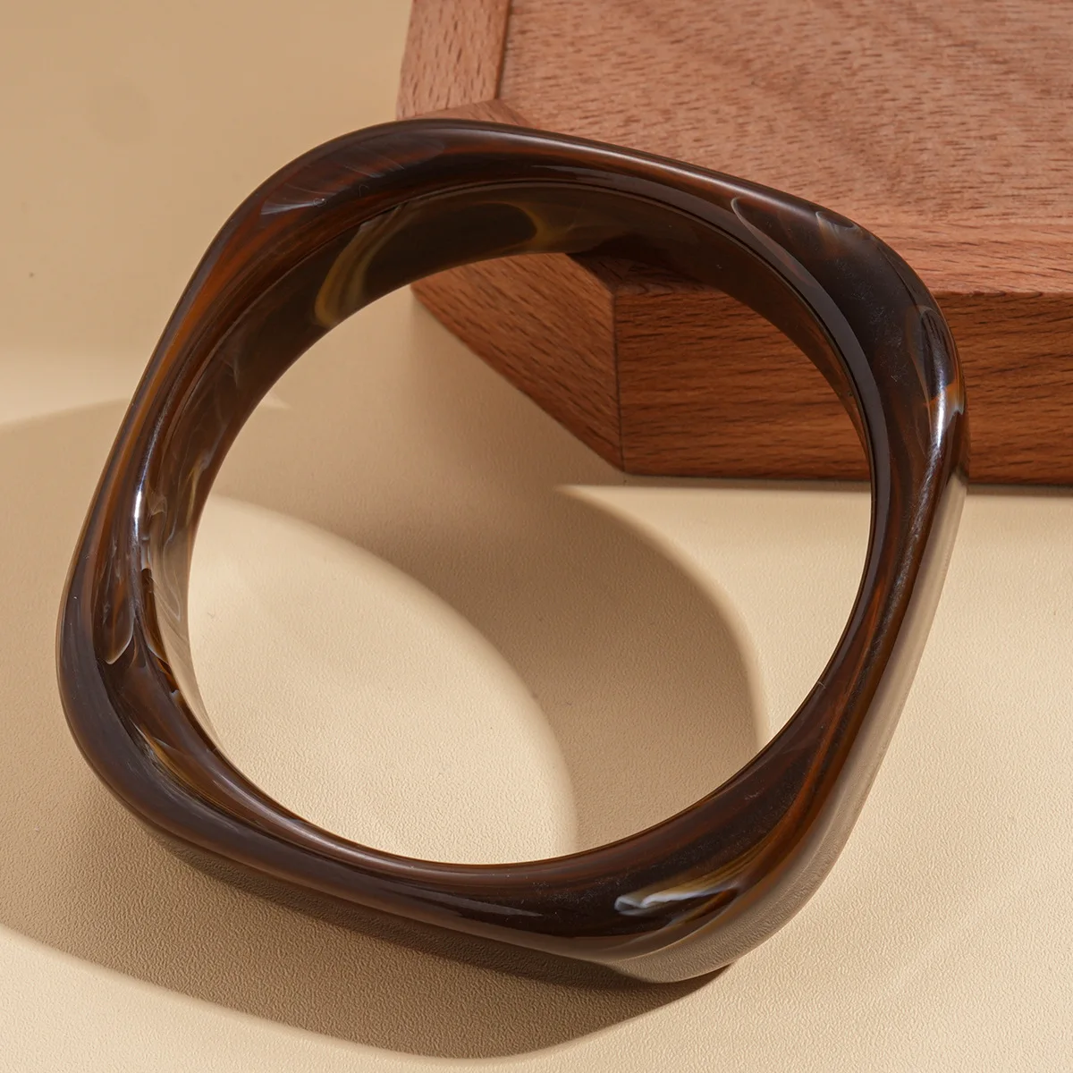 كبير مربع جولة الاكريليك الراتنج أساور للنساء الرجال مكتنزة خمر Smuding الكفة الأساور العصرية مأدبة السفر مجوهرات بسيطة F