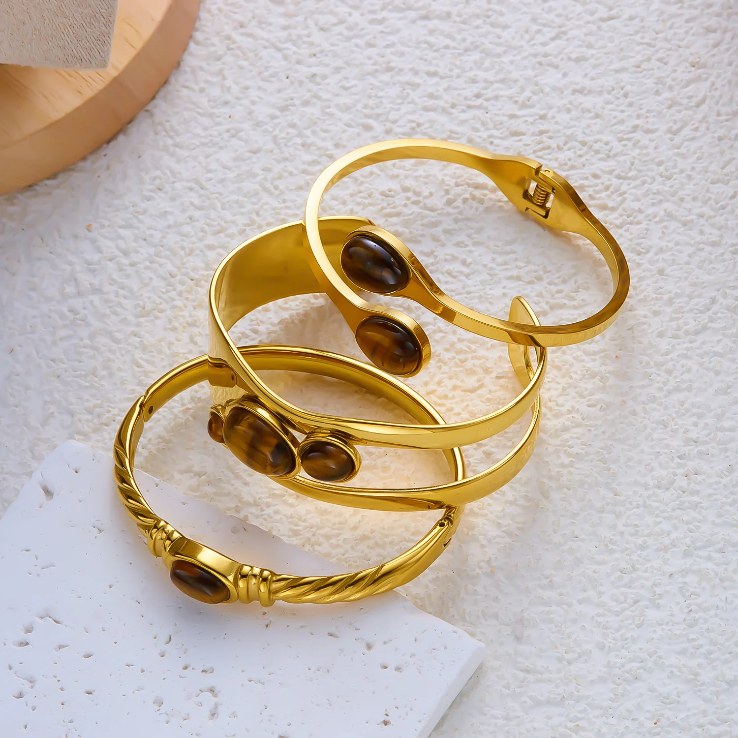 Extravagantes Retro-Armband aus Vergoldetem Edelstahl für Damen und Herren mit Naturstein, Glatt und Hohl, Charm-Schmuck Geschenke – Detail 4