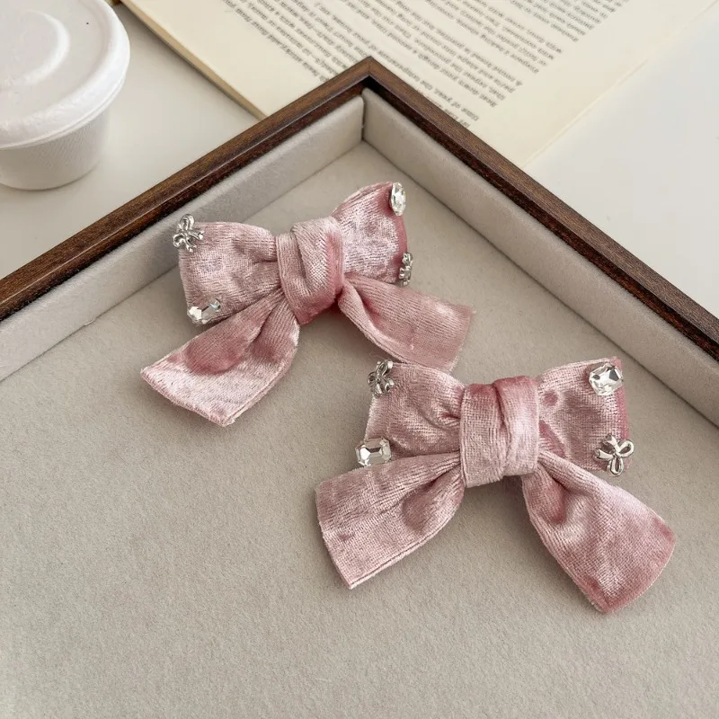 

Нежно-розовые бархатные заколки для волос с бантом и стразами для девочек, элитные аксессуары для волос, милые держатели для челки, отличный подарок, нескользящие