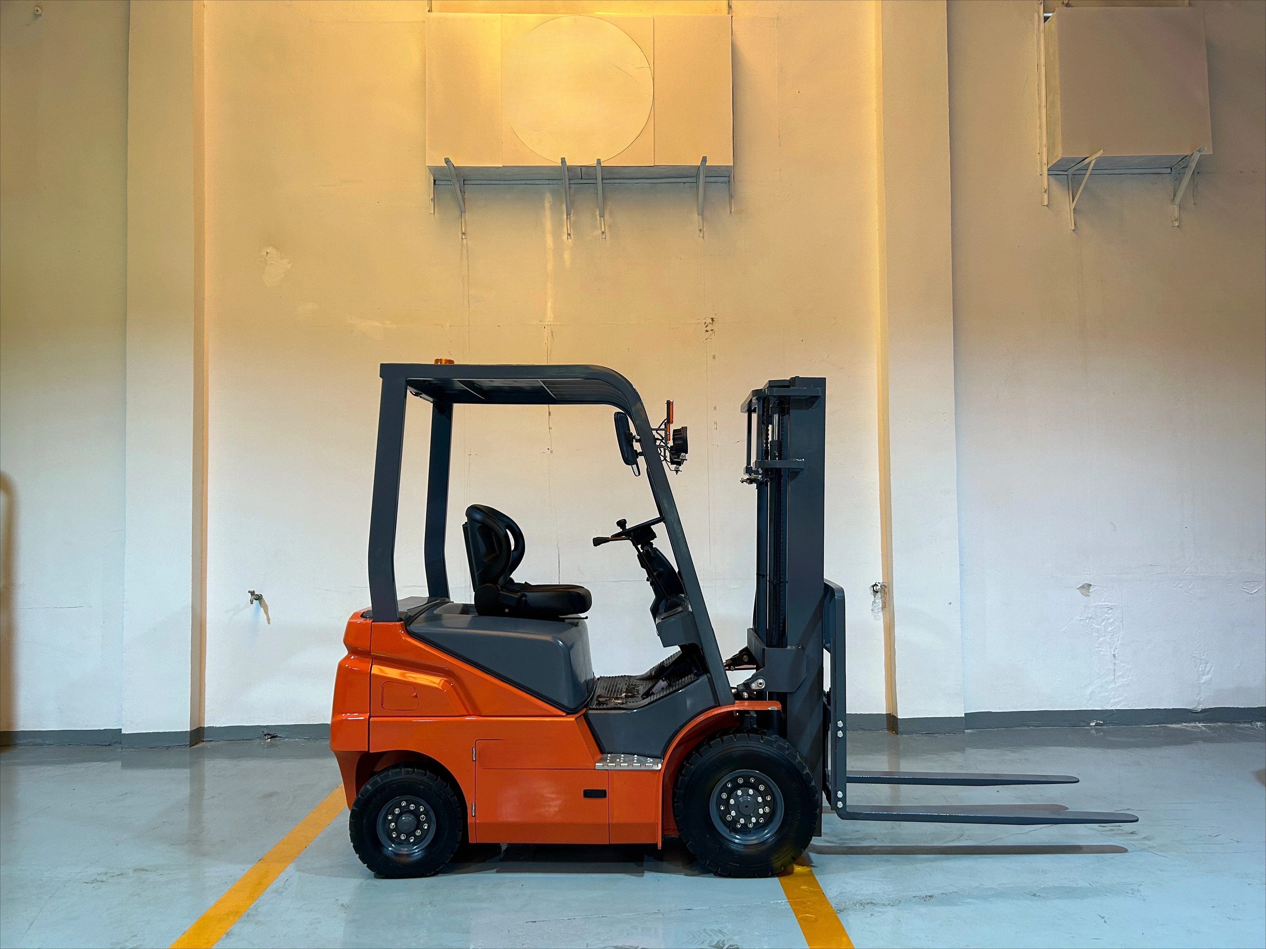 1.8 Ton Electric Forklift with Adjustable Forks, Smooth AC Drive, Ideal for Warehouses