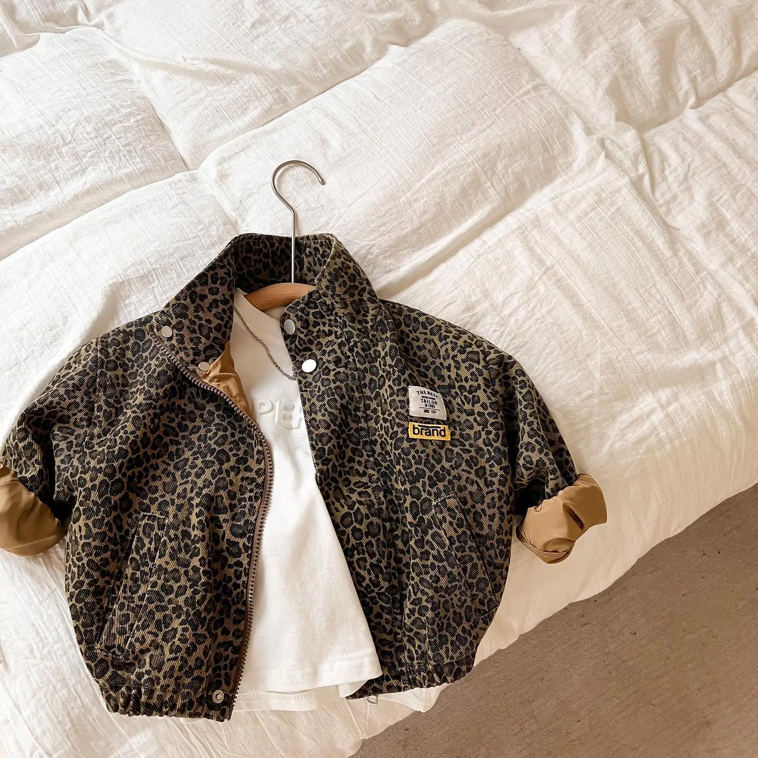 

Childrens Costs Leopard Fashion Cool Outerwear Jackets 2024 Autumn New Korean Style Baby Boys Girls New Coats