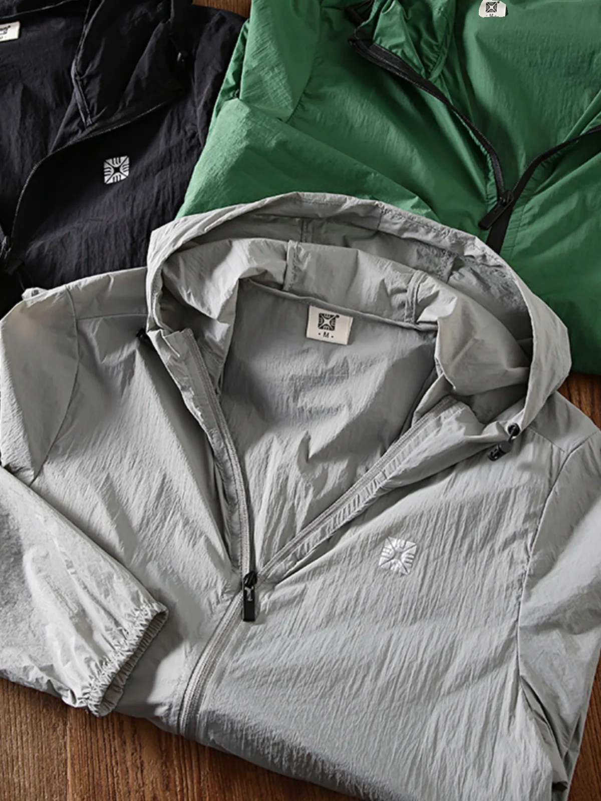 

Мужская легкая дышащая водостойкая летняя спортивная одежда, повседневная солнцезащитная одежда с капюшоном, модная верхняя одежда Jaet