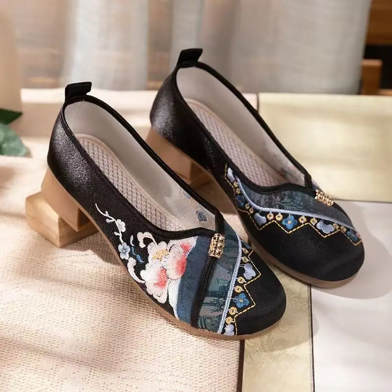

Женские туфли на блочном каблуке с вышивкой, весенне-осенние новые свободные туфли Cheongsam с круглым носком в этническом стиле, повседневная обувь на каблуке для котят