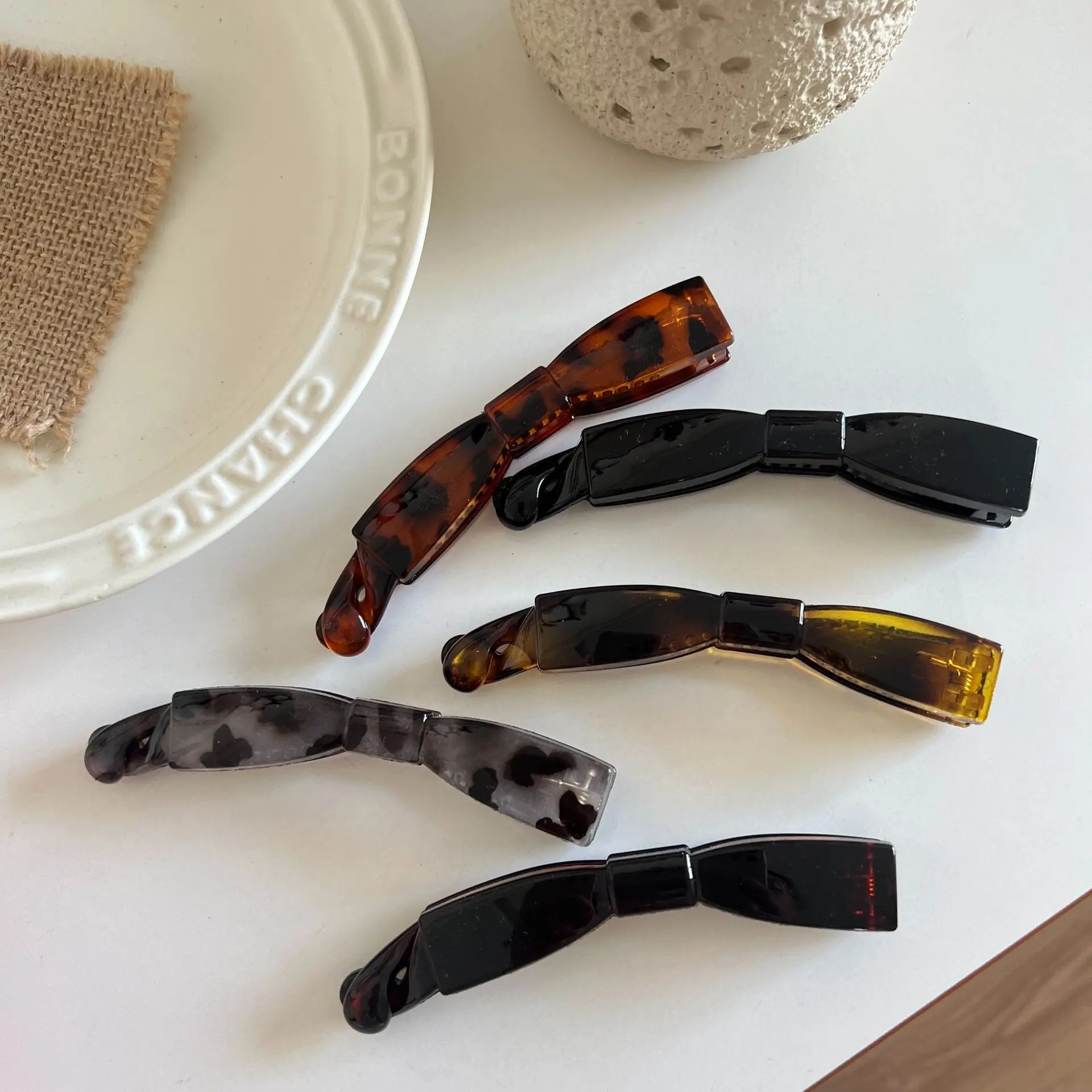 Acetate Leopard Print Banana Hair Clip for Women Anti Slip Twist Clip Simple Temperament Ponytail Clip Hair Styling Accessories