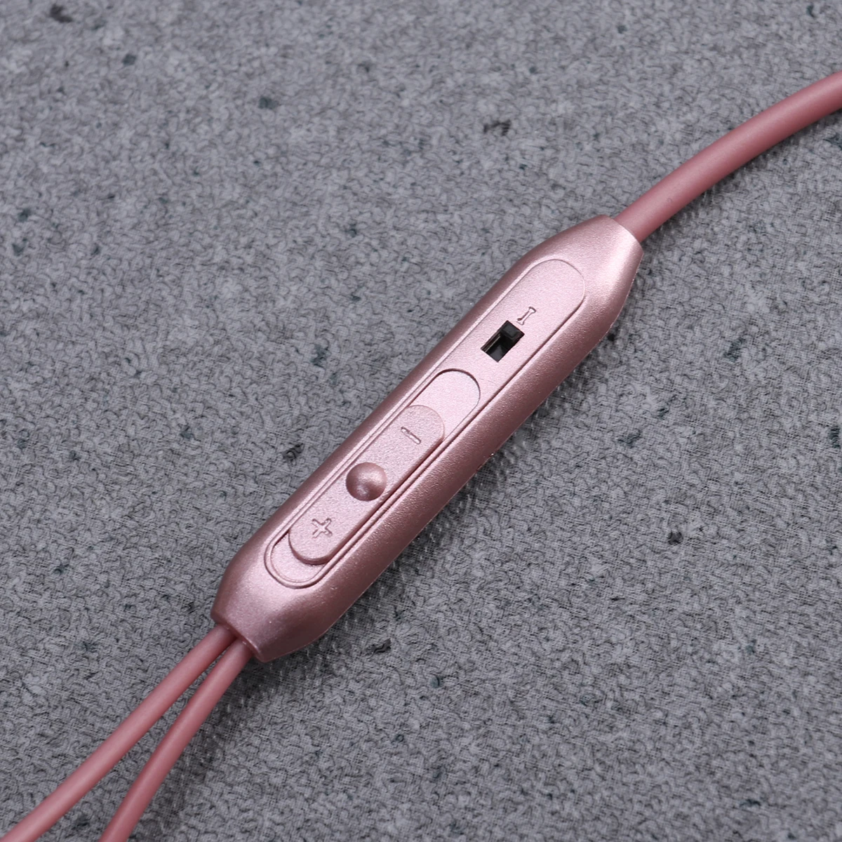 

In Ear Headphones Lightweight Stereo Bass Noise Cancelling Earphones Microphone Compatible Tablets PCs 35mm Jack Sweatproof