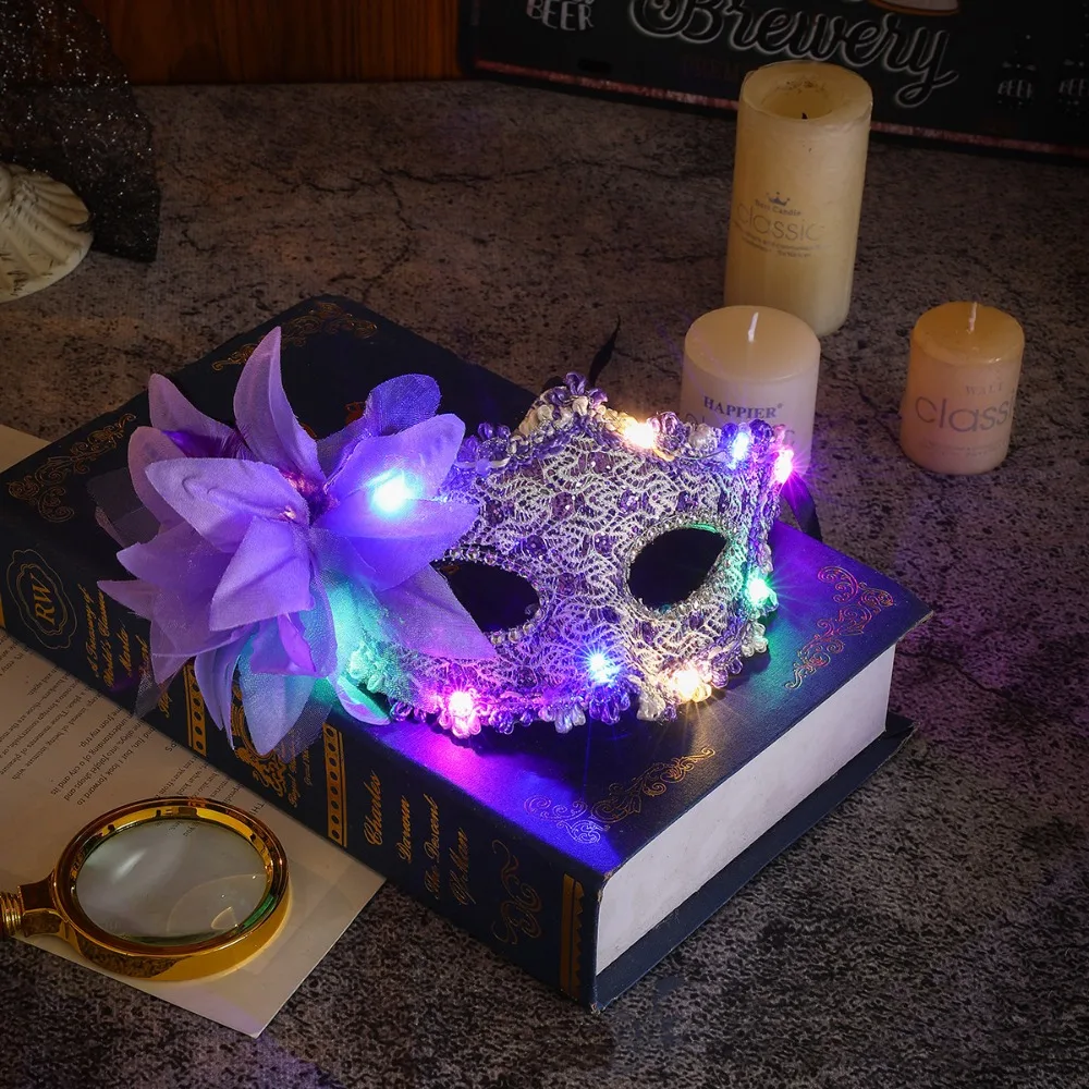 หน้ากากพลาสติกเรืองแสง LED แบบครึ่งหน้า ประดับลูกไม้ ขนนก ดอกไม้ สำหรับแต่งหน้า หน้ากากเวนิสเรืองแสงสำหรับผู้หญิง