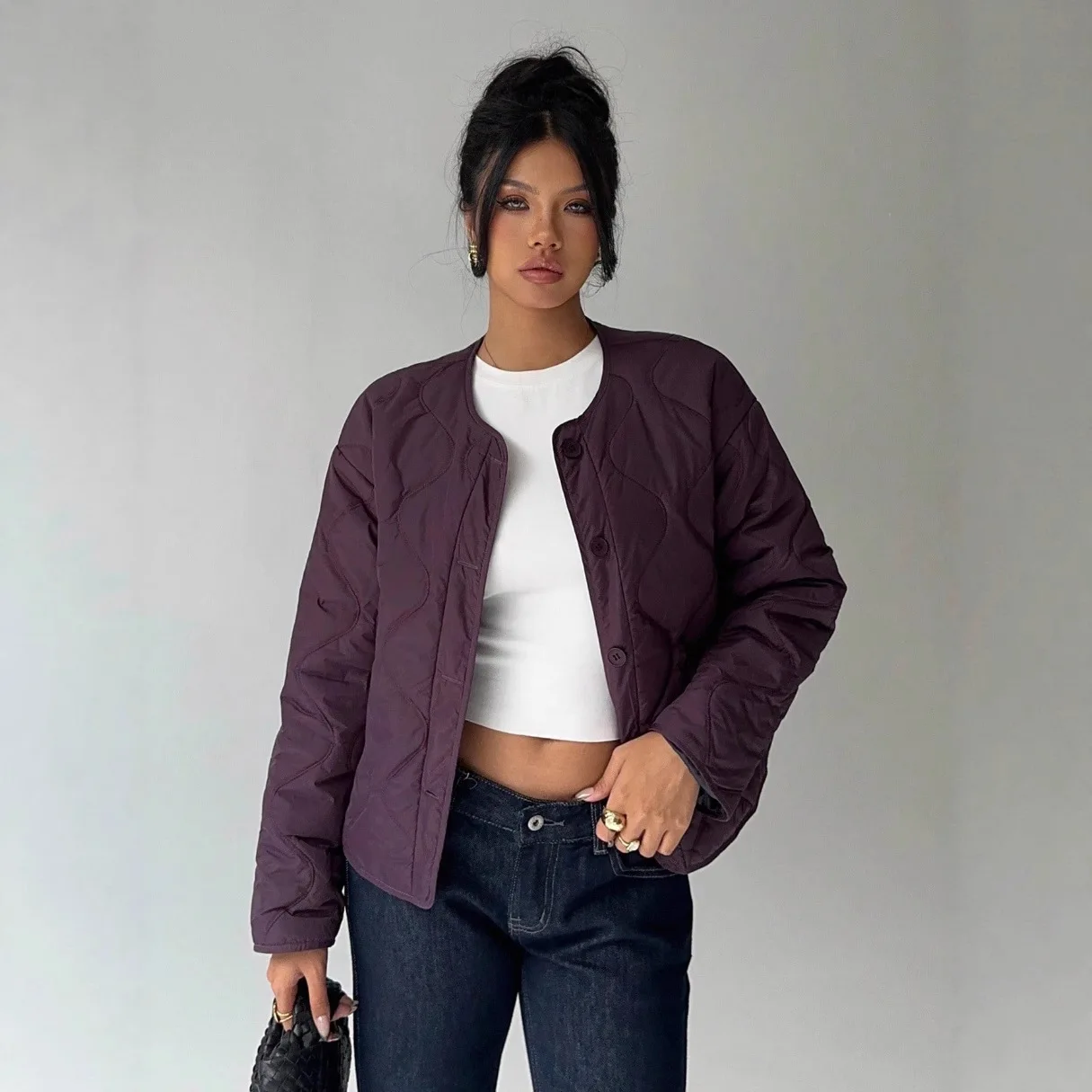 เสื้อแจ็คเก็ตผ้าฝ้ายทรงหลวมสไตล์ลำลองสำหรับผู้หญิง คอลเลคชั่นฤดูหนาว ปี 2025 คอทรงกลม แขนยาว