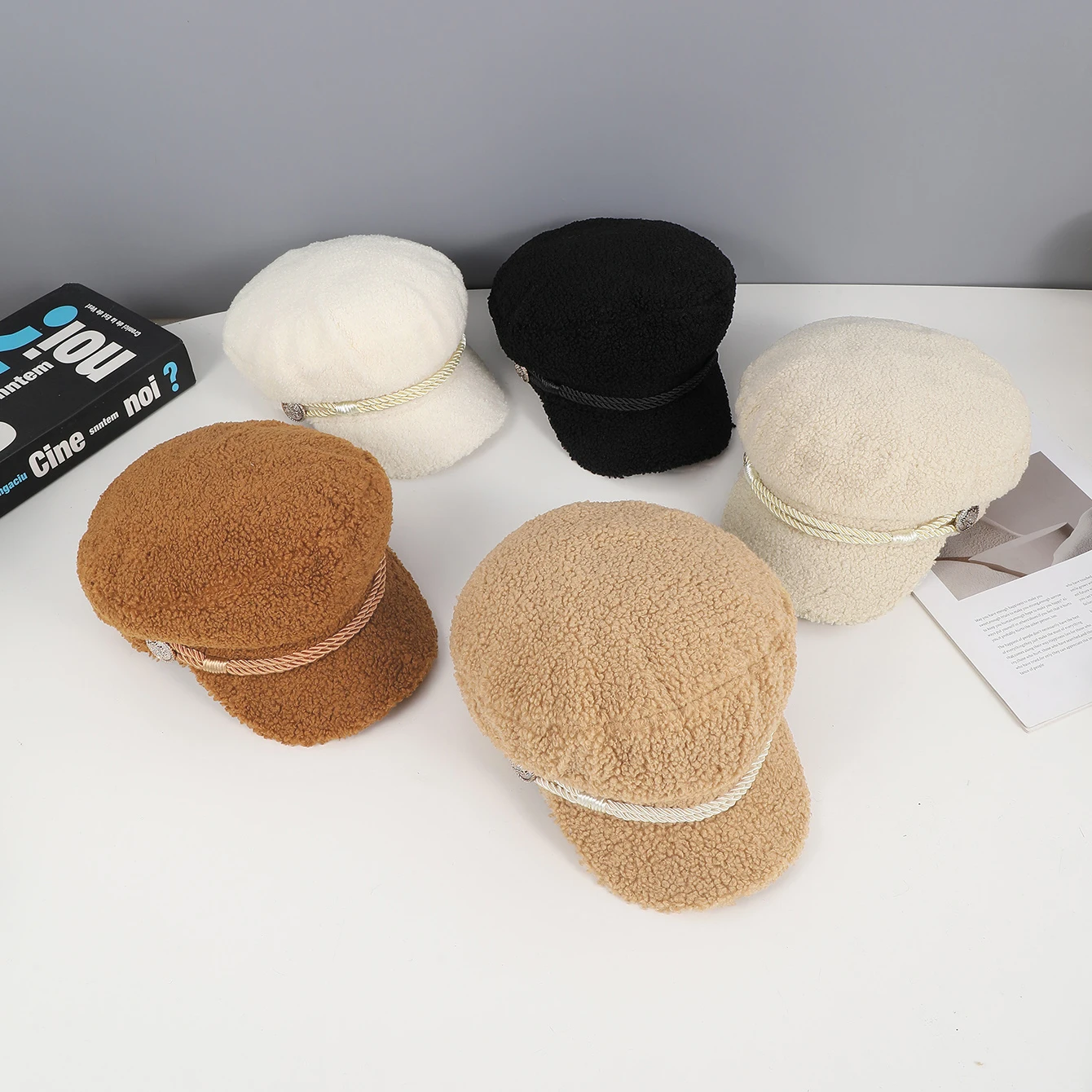 

Корейская плетеная веревочная пуговица, темно-синяя шляпа из овечьей шерсти, покупки, путешествия на открытом воздухе, простая, все с газетой, шляпа для мальчика