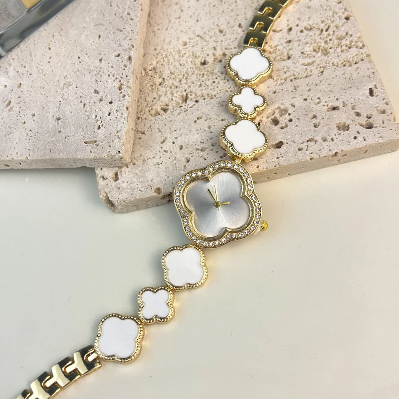 Fashion four-leaf grass cross-border live explosion petal bracelet watch new diamond decorated quartz watch