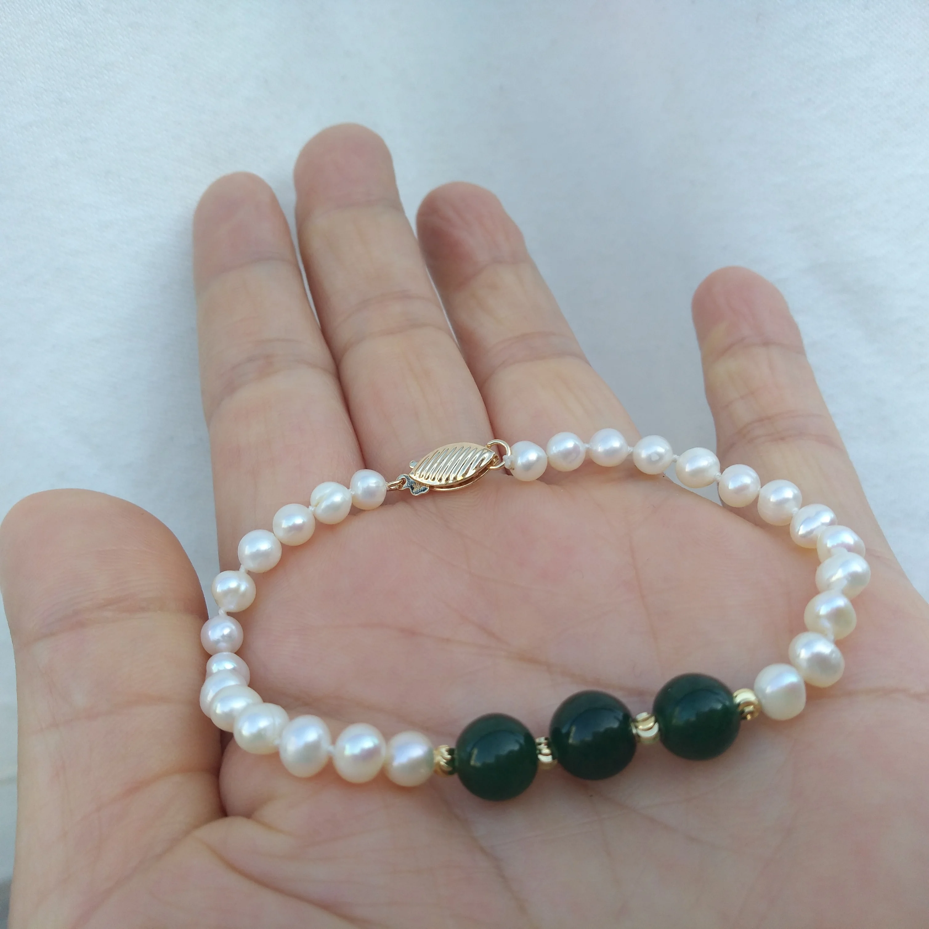 Gorgeouas Beautiful Pretty AAA+ Akoya +Green Natural Pearl Bracelet 18cm Thanks for viewing more photos.