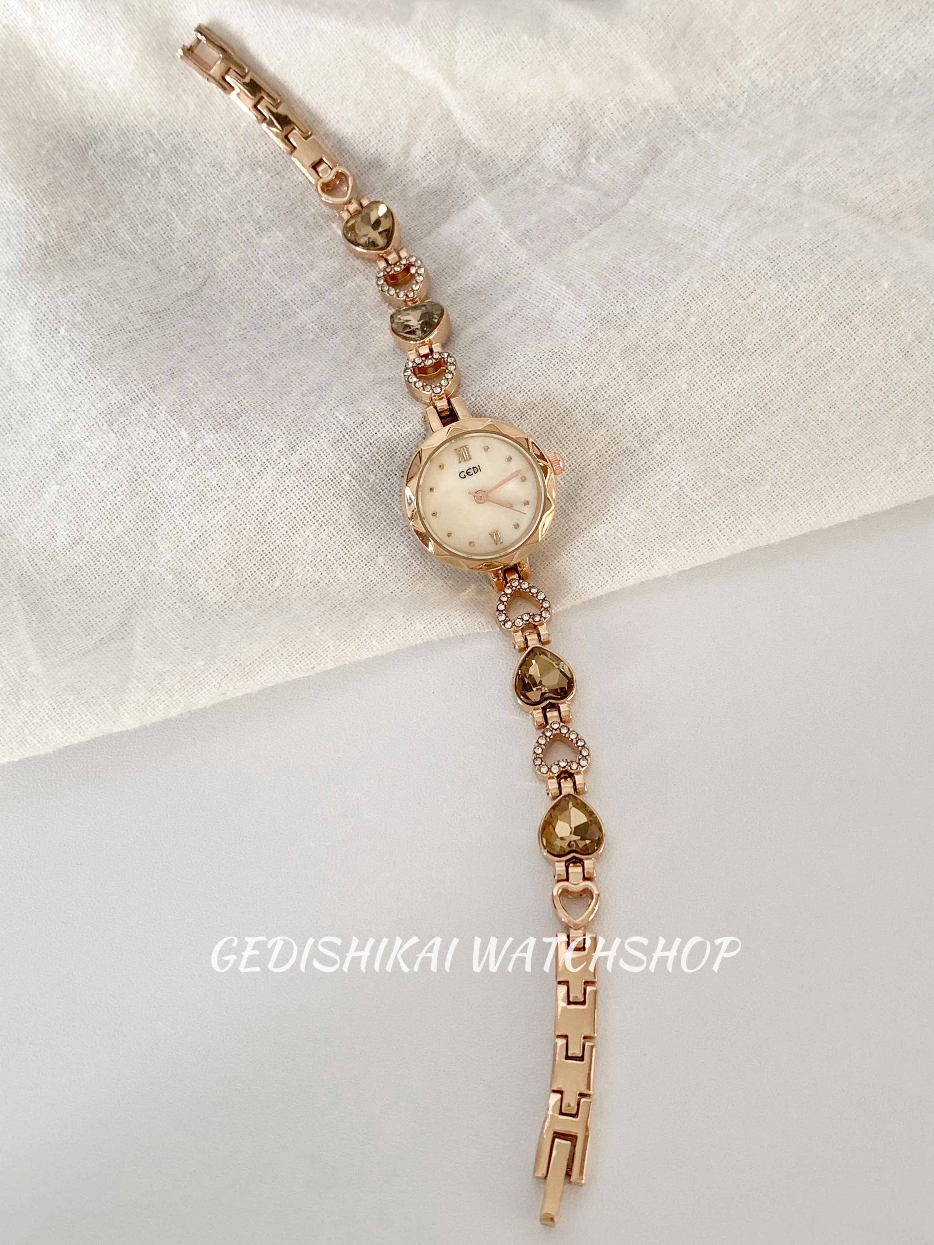 ساعات نسائية أنيقة ساعات نسائية فاخرة وفنية خفيفة بمزاج بسيط وملمس راقي موديلات جديدة 2025