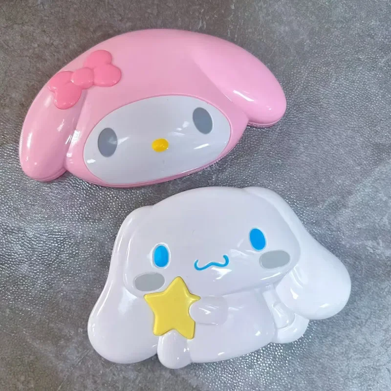 مرآة جديدة قابلة للطي من My Melody and Cinnamoroll مع مشط، مرآة مكياج كرتونية لطيفة، مرآة مدمجة محمولة لهدية السفر والمحفظة