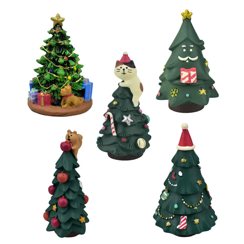 

Mini Christmas tree climbing cat Christmas decoration creative miniature scene with resin ornament gift