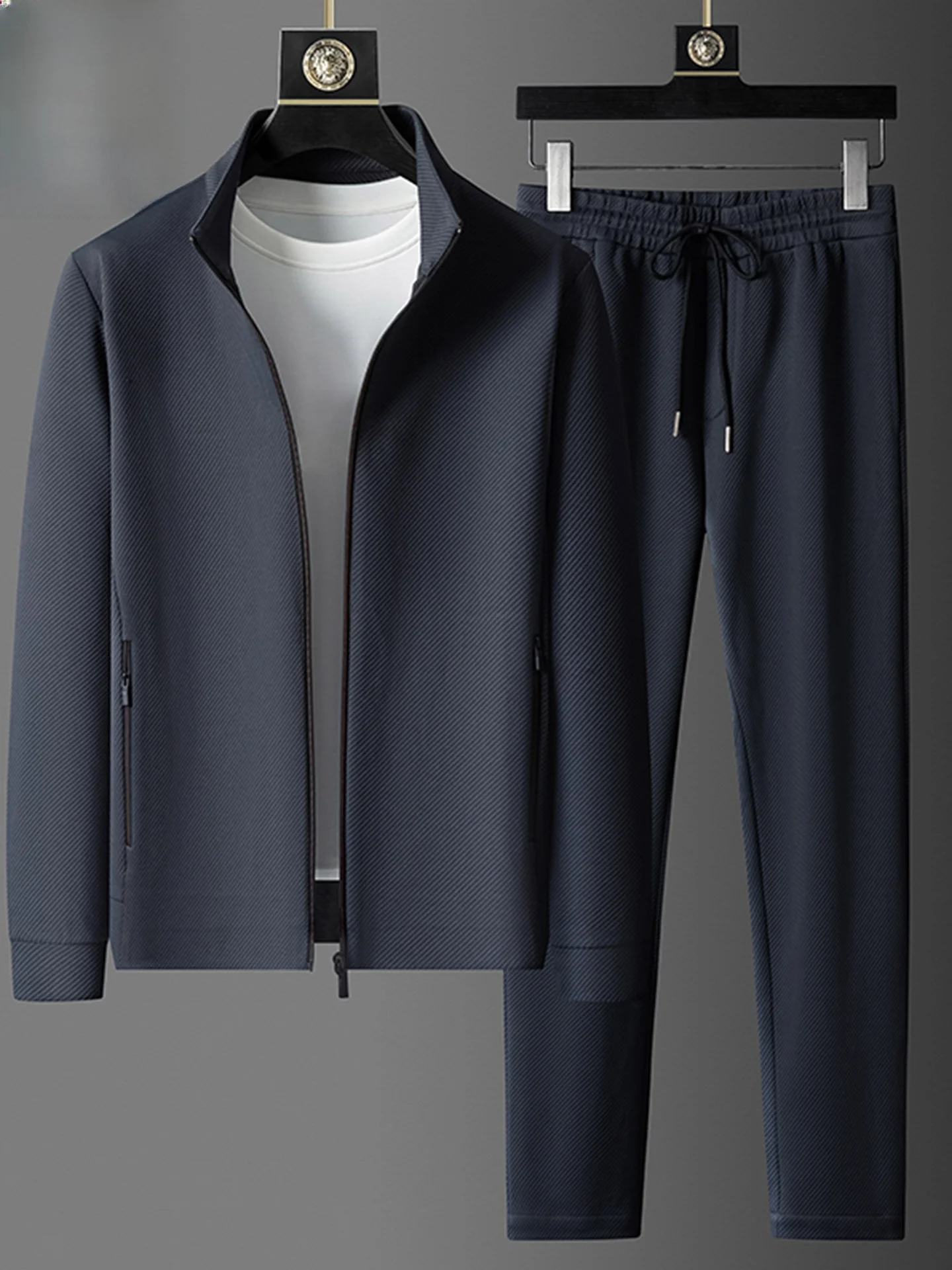 

TUCANO Весенне-осенний новый мужской однотонный комплект из двух предметов: куртка с воротником-стойкой и брюки, повседневная универсальная спортивная одежда для мужчин среднего возраста и молодежи.