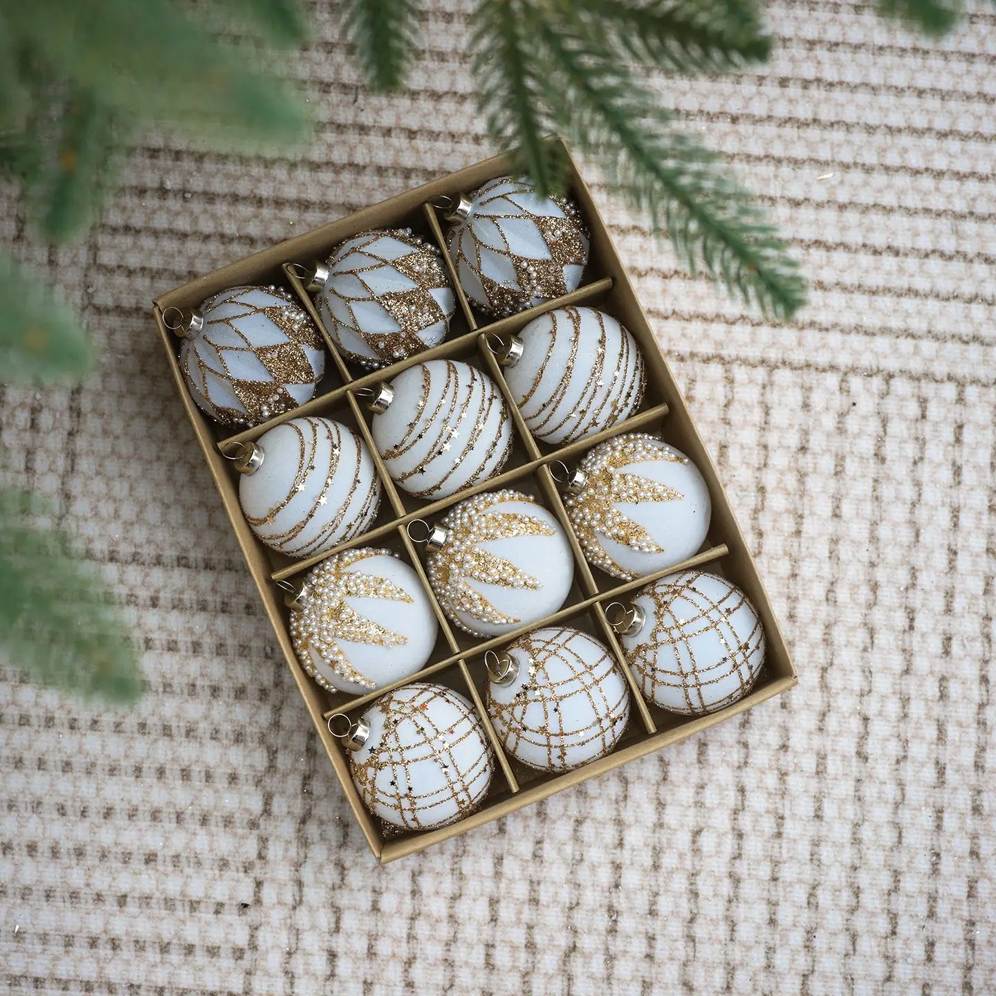 

Luxurious 12PCS Red Velvet Foam Christmas Ornaments Set With Glitter & Pearls Flocked Christmas Hanging Balls Ornaments Xmas