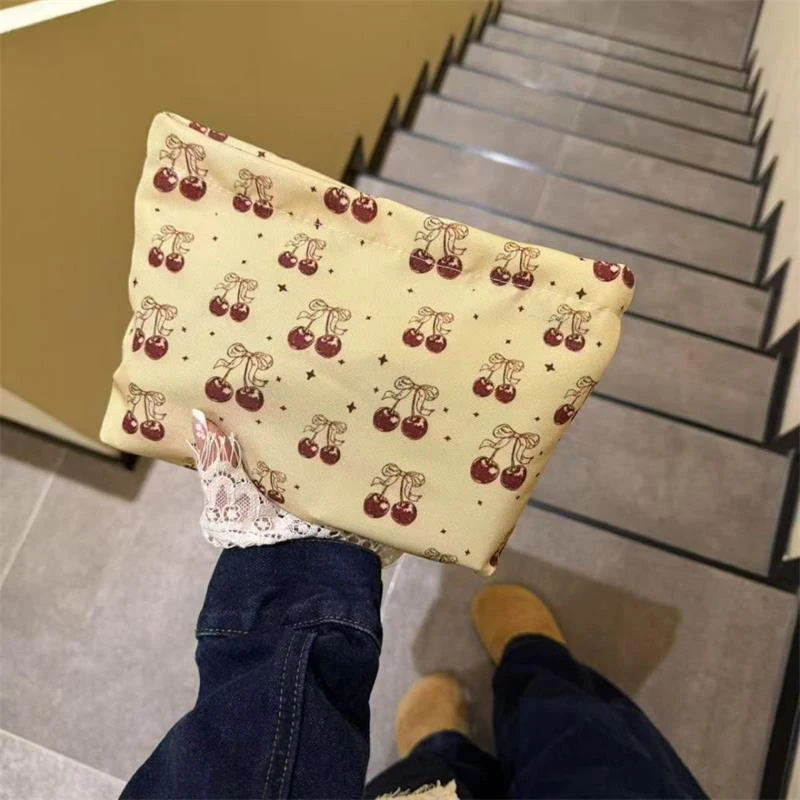 

Cute Sweet Red Cherry Cosmetic Bags Large Capacity Travel Portable Canvas Sundries Storage Bag Coin Purse Hand Makeup Bags Gifts